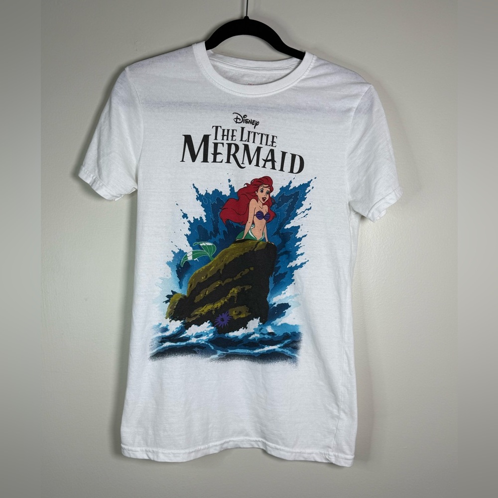 Disney Princess The Little Mermaid Ariel Graphic White TShirt Small Short Sleeve